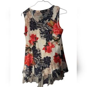 Floral tunic top by Creation, size medium